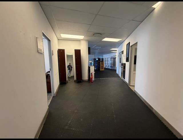 367M² OFFICE TO LET IN SOMERSET WEST MALL TRIANGLE